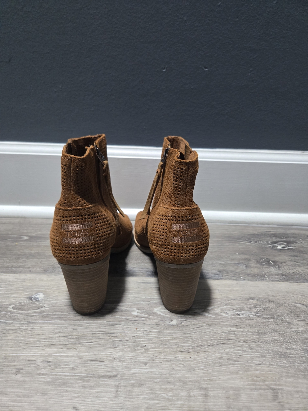 TOMS Majorca Peep Toe Block Heel Cinnamon Suede Booties W9.5 - Picture 2 of 5